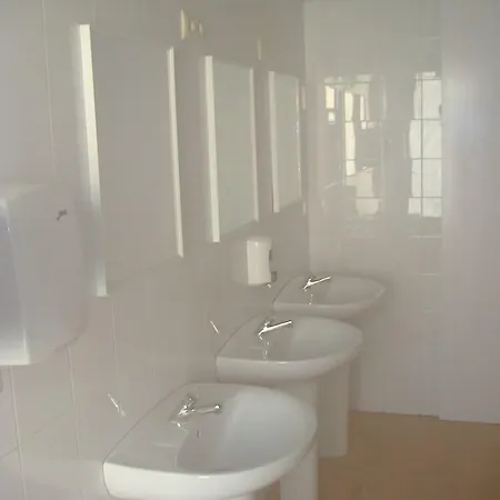 Hotel Granja Escola La Perdiu - Cabanes (Catalonia)